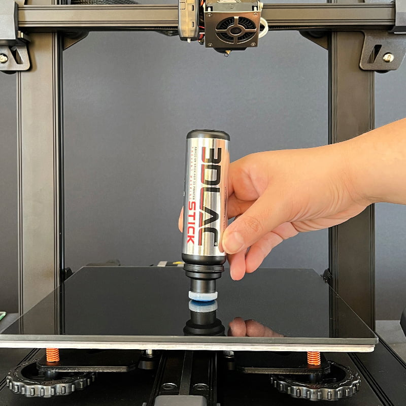 Nanášení lepicí tyčinky 3DLAC Stick Water na tiskovou podložku 3D tiskárny